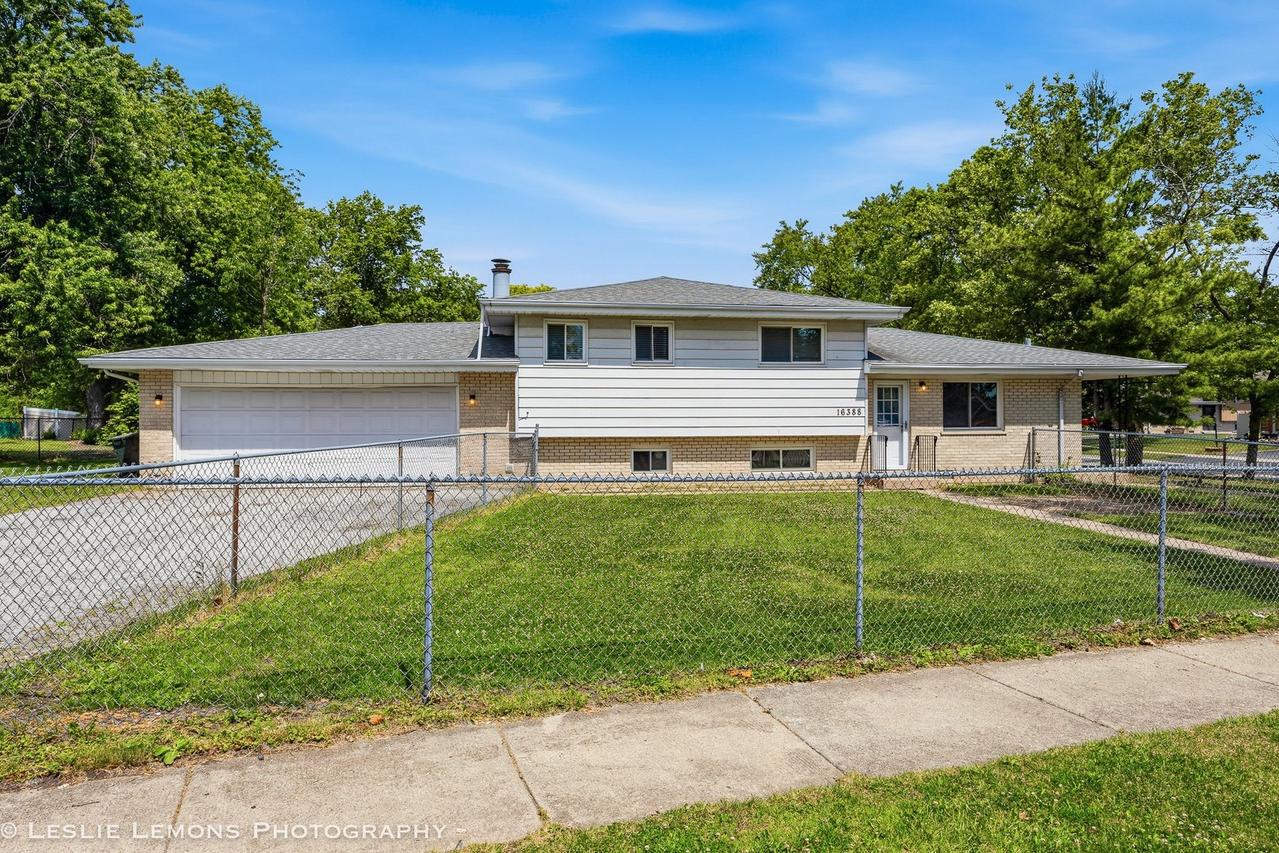 16388 Terry Ln., Oak Forest, IL 60452