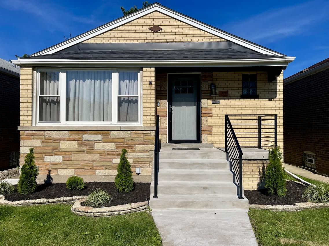 8739 S Bennett Ave., Chicago, IL 60617