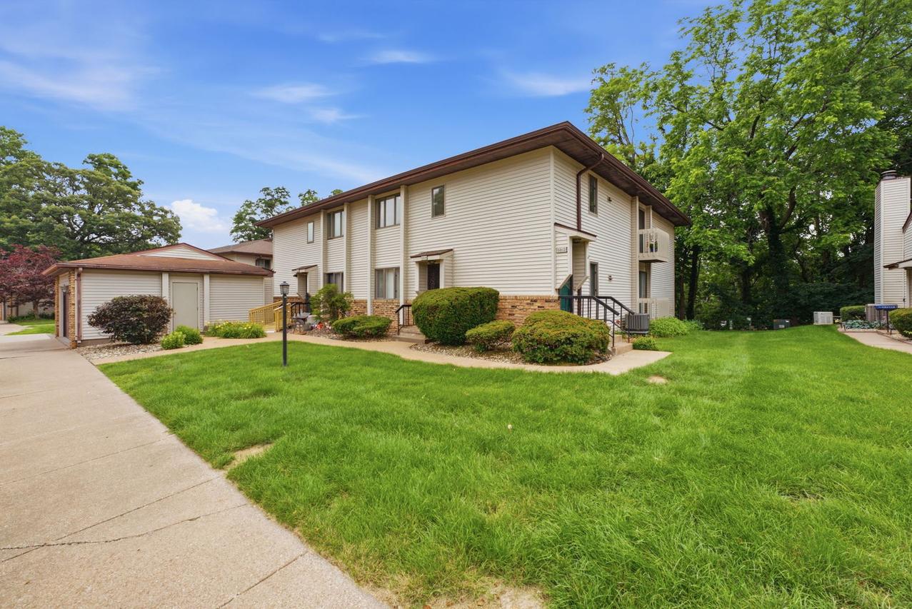 5812 36th Avenue Ct., Moline, IL 61265