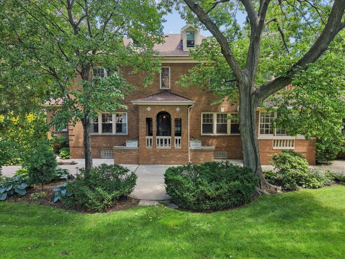 5873 N Forest Glen Ave., Chicago, IL 60646