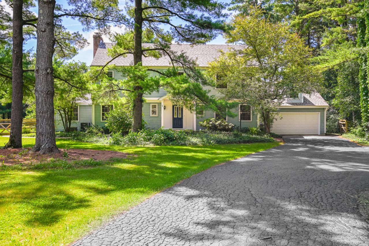 8307 Concord Dr., Bull Valley, IL 60098