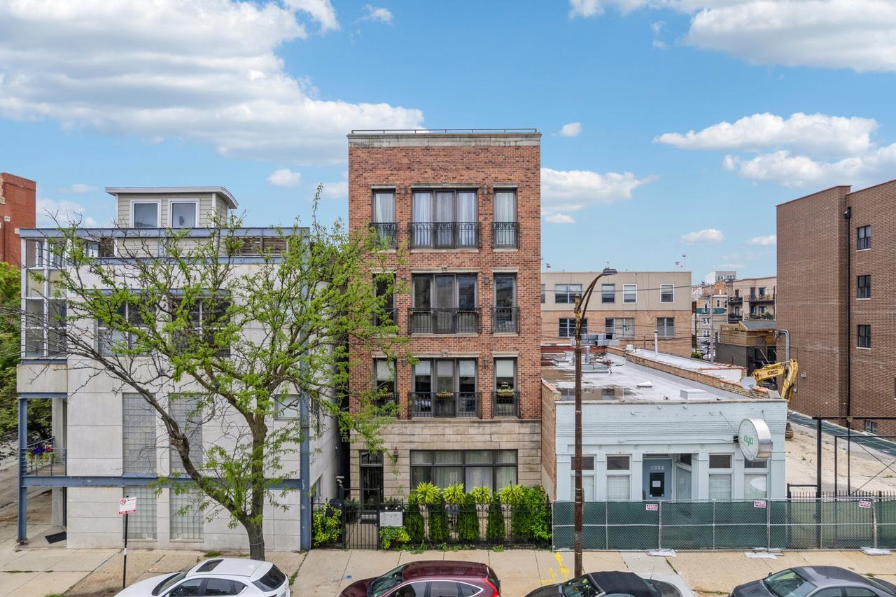 1336 W Grand Ave. #4, Chicago, IL 60642