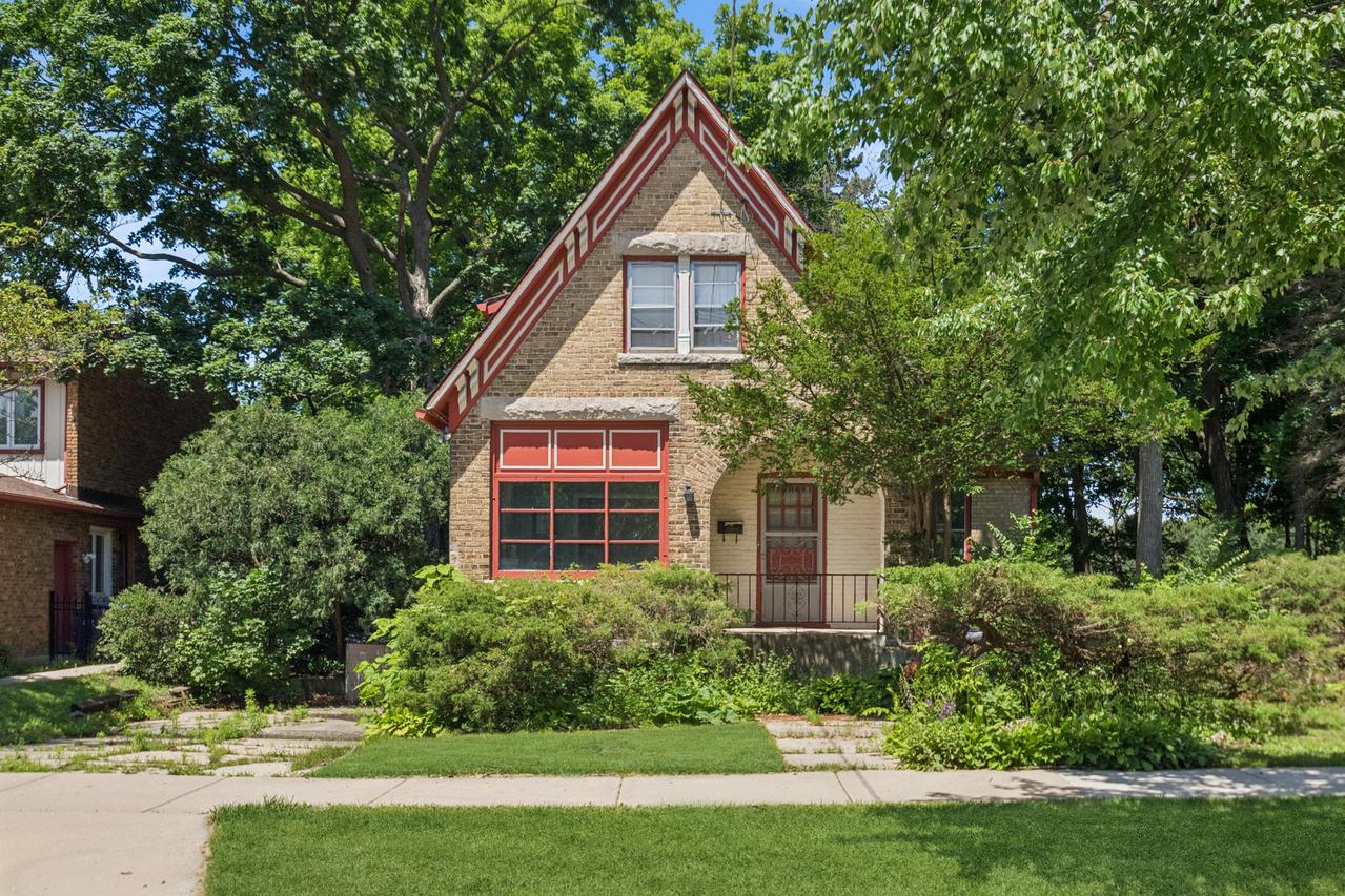 1060 Deerfield Rd., Deerfield, IL 60015
