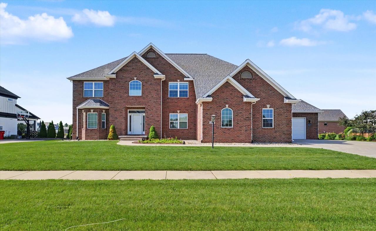 609 Carrera Dr., Savoy, IL 61874