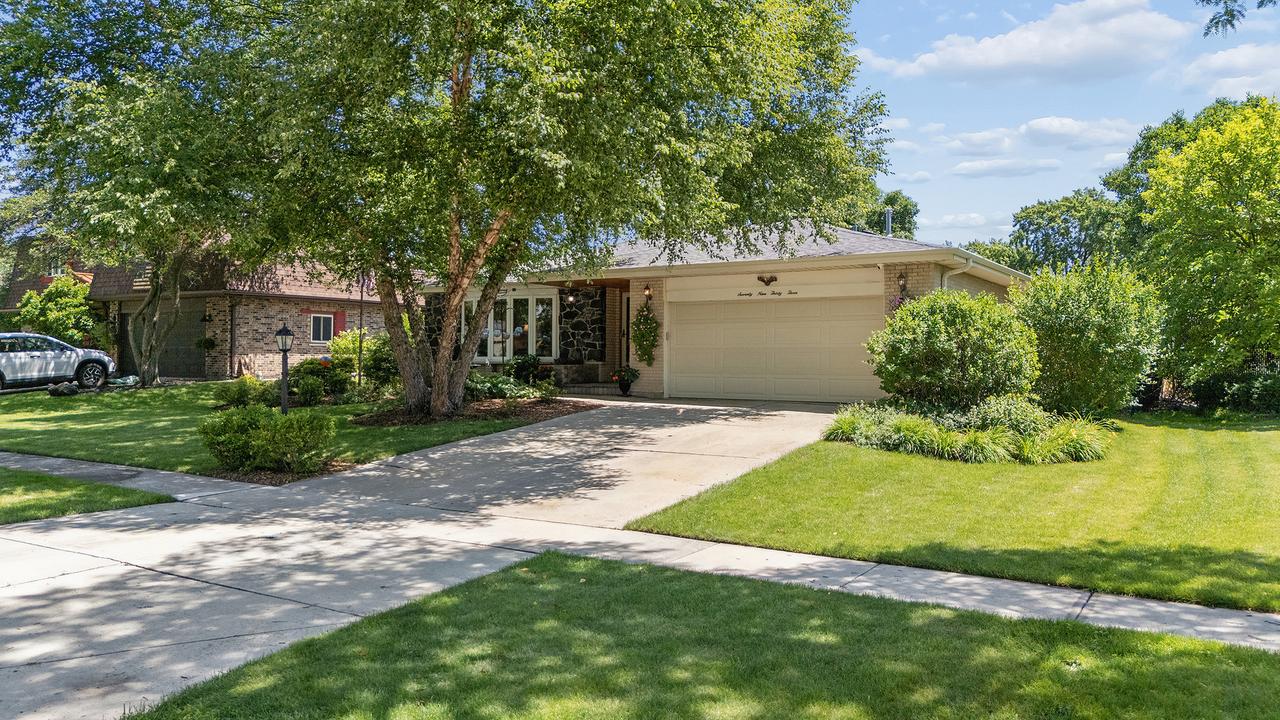 7933 Glen Ln., Darien, IL 60561