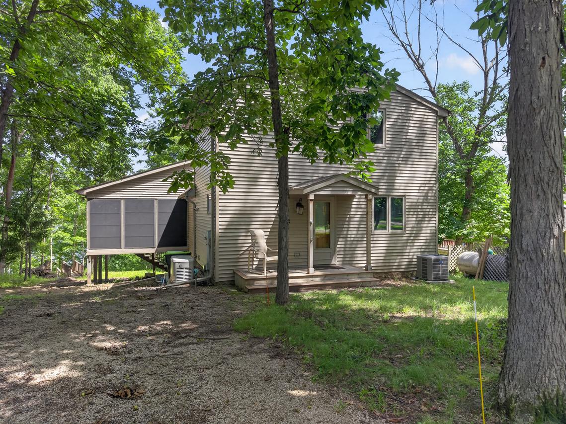 1241 Sunnyslope Dr., Varna, IL 61375