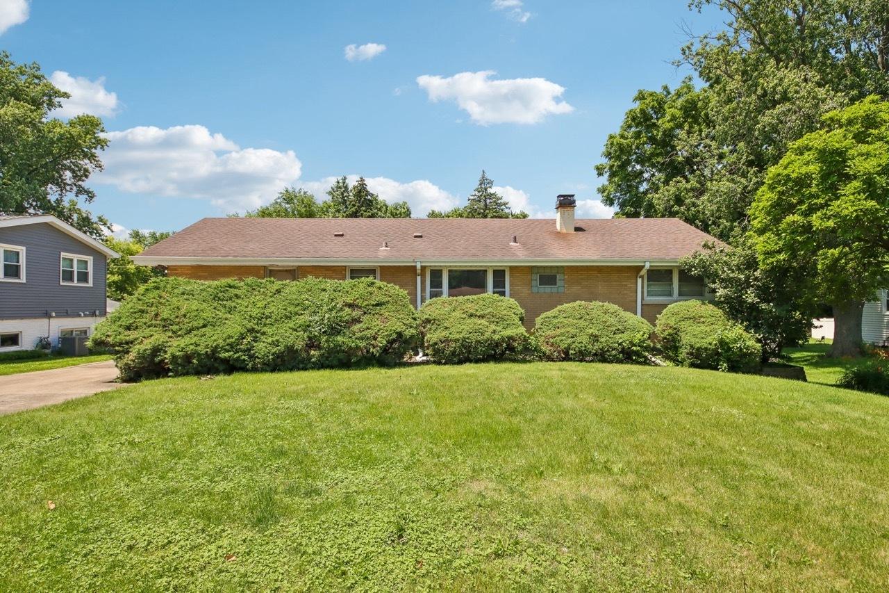 418 Highland Rd., Willowbrook, IL 60527