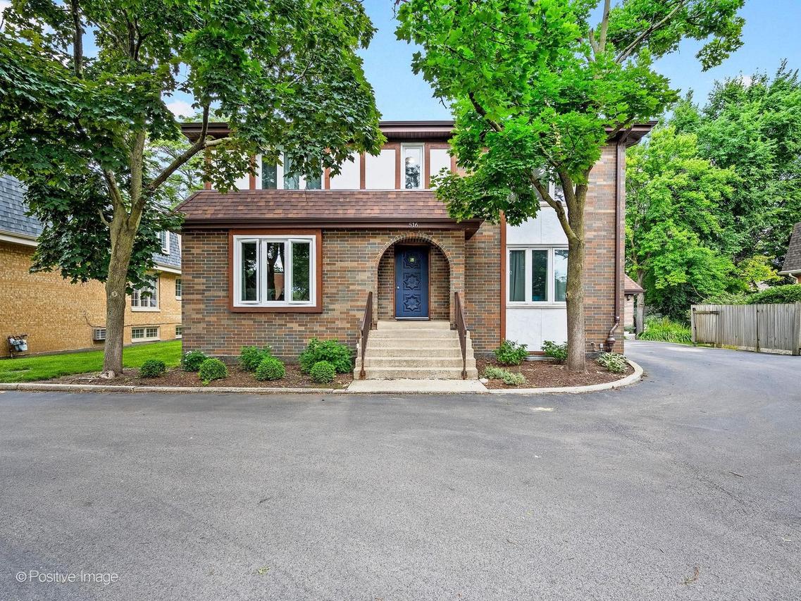 516 S La Grange Rd., La Grange, IL 60525