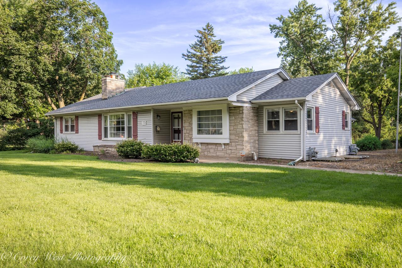 1319 W State St., Geneva, IL 60134