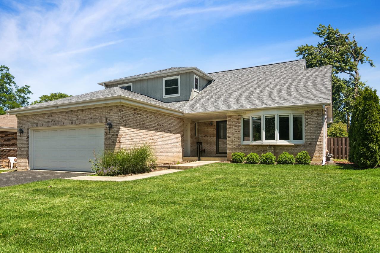 1241 N Chestnut Ave., Arlington Heights, IL 60004