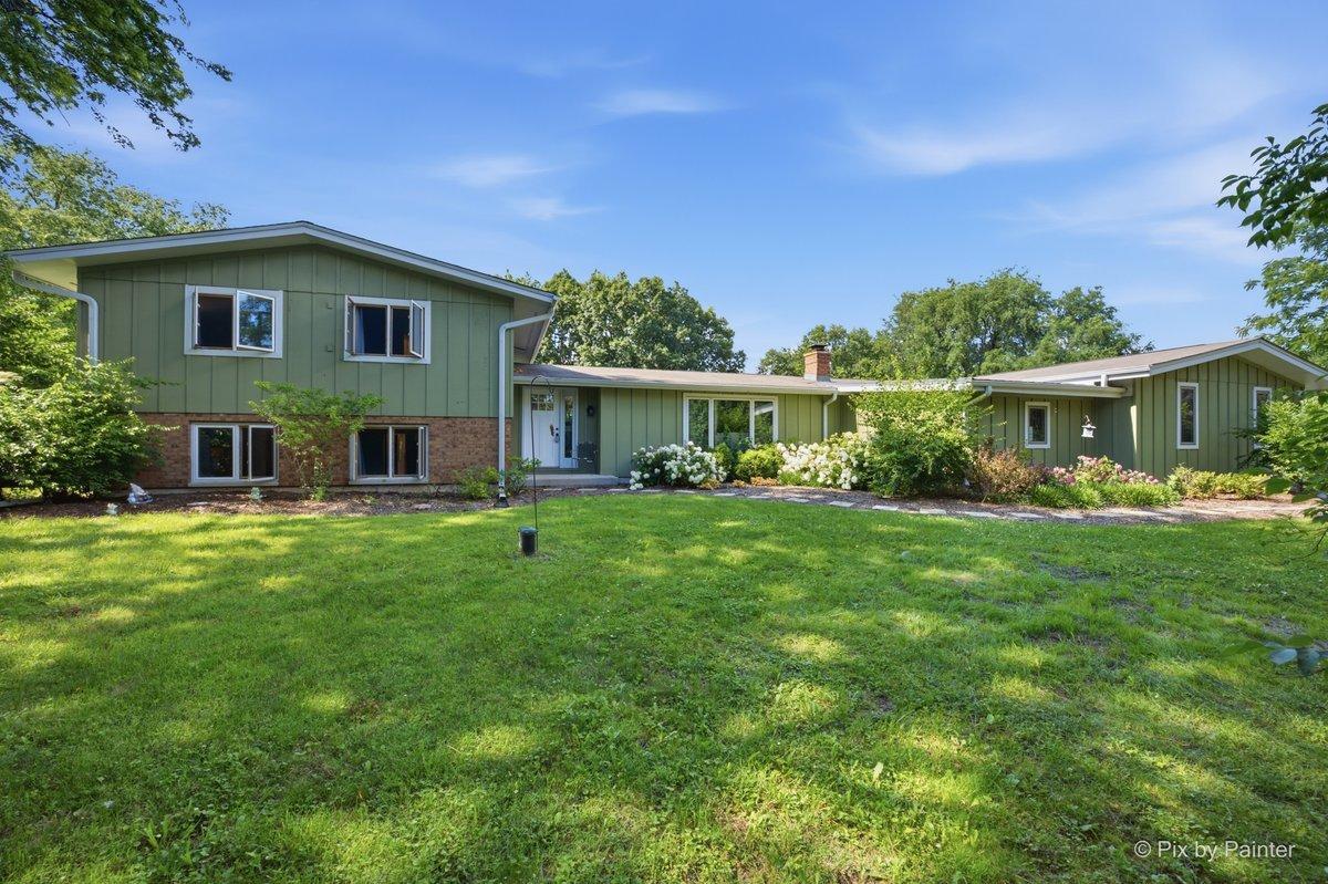 4N560 Snowbird Ct., St. Charles, IL 60175