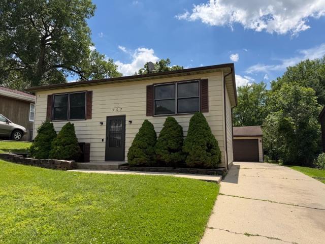 907 Houston Ave., Elgin, IL 60120
