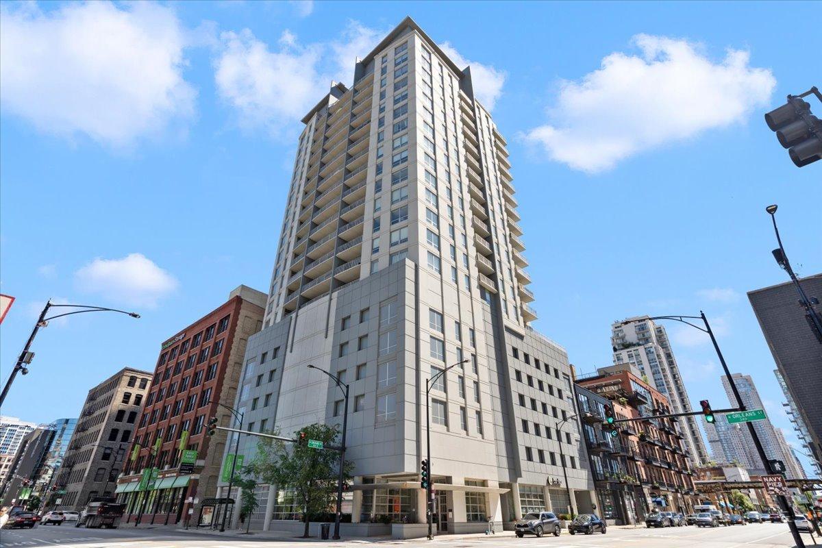 330 W Grand Ave. #1104, Chicago, IL 60654