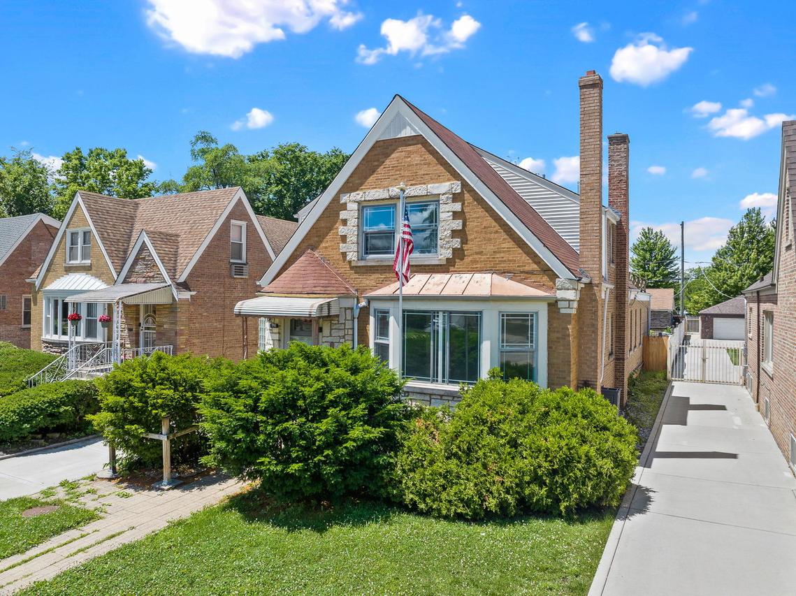 1716 N Neva Ave., Chicago, IL 60707