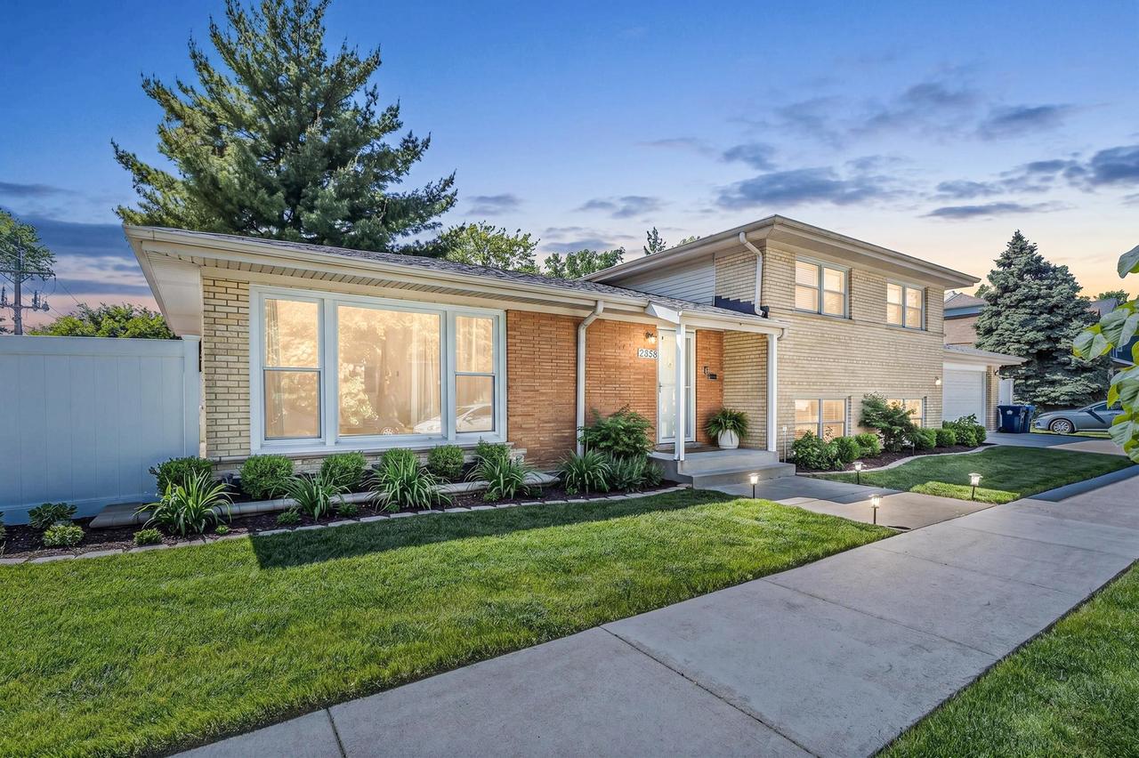 9858 S Springfield Ave., Evergreen Park, IL 60805