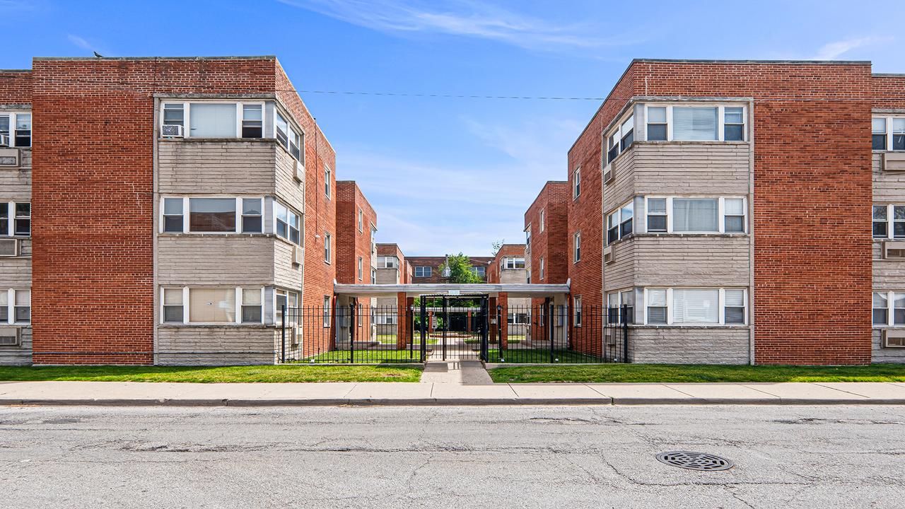 2411 W Balmoral Ave. #3B, Chicago, IL 60625