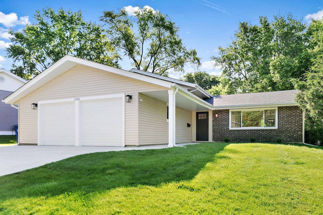 1005 Carlton Ln., Schaumburg, IL 60193