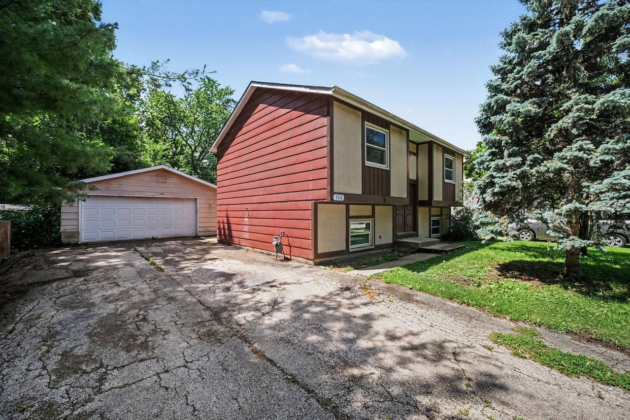 528 E Stimmel St., West Chicago, IL 60185