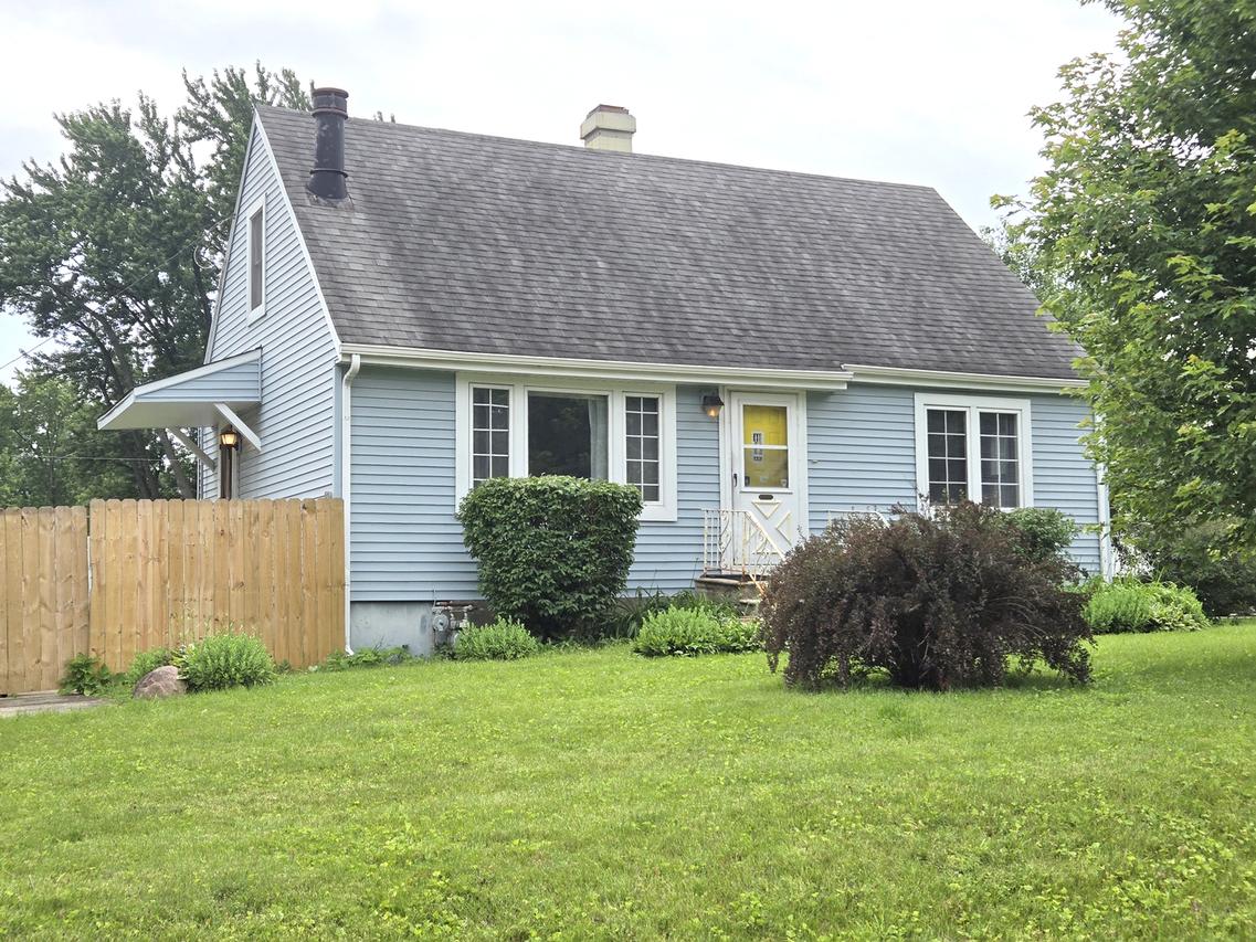23W563 Woodworth Pl., Roselle, IL 60172