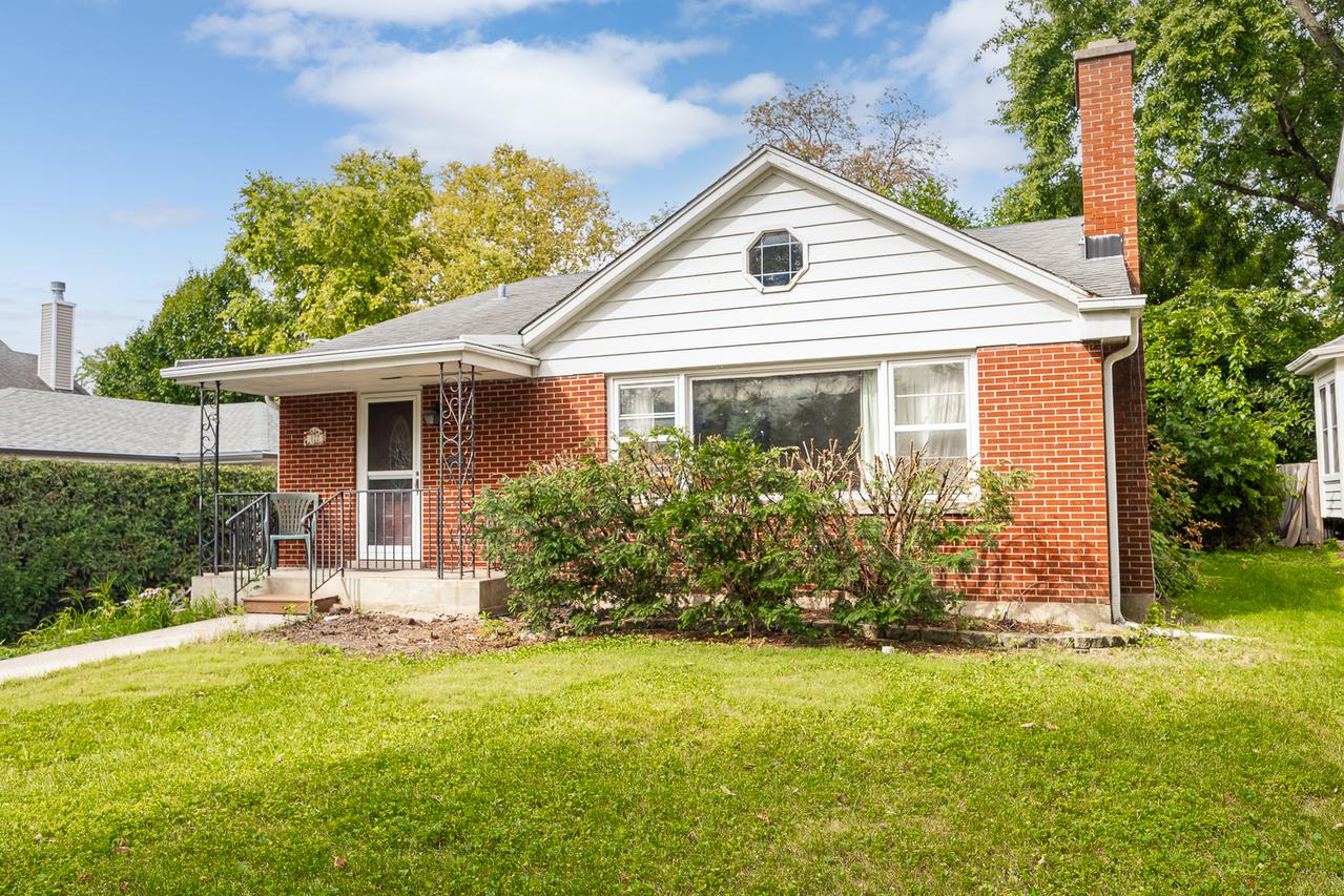 122 S Quincy St., Hinsdale, IL 60521