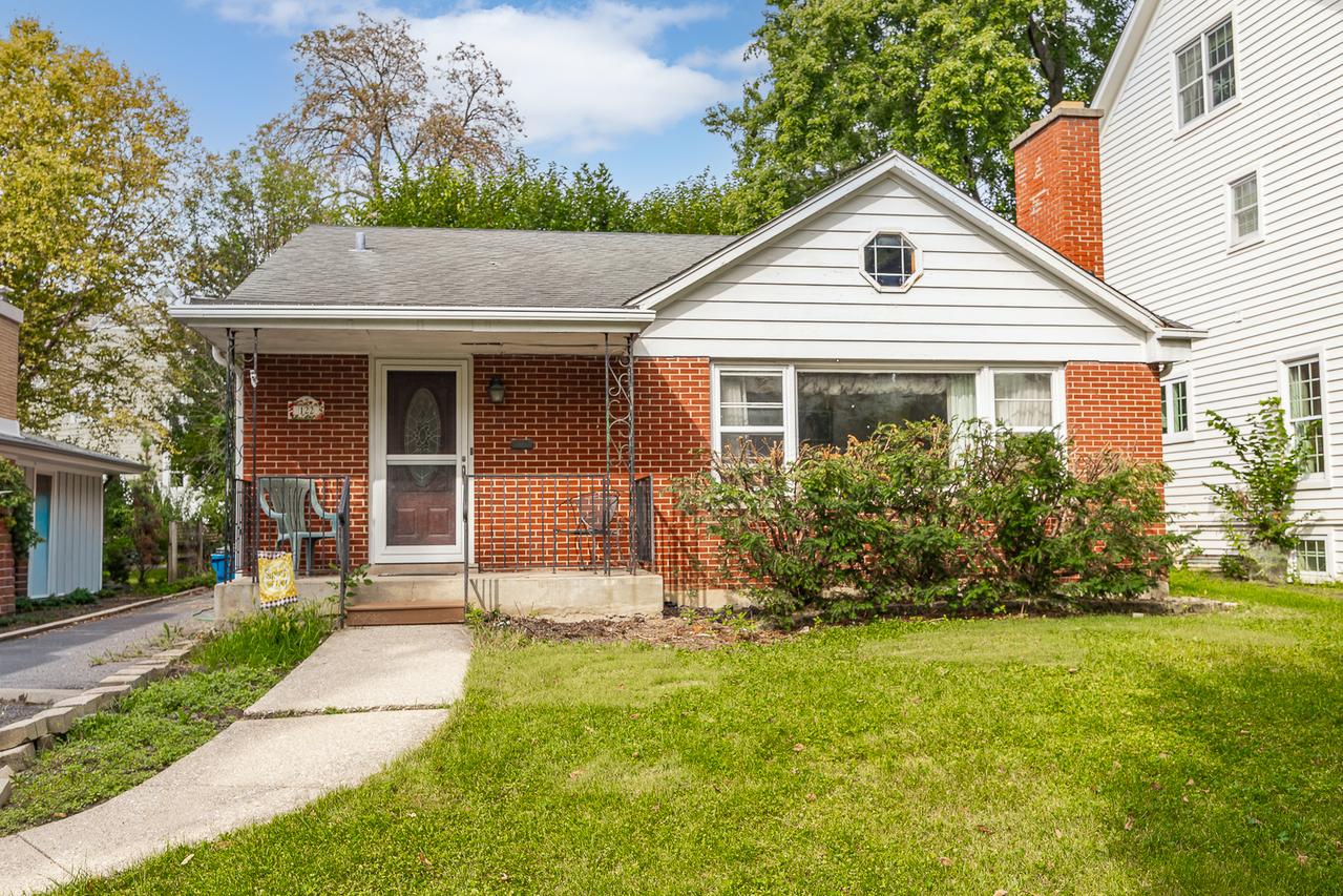 122 S Quincy St., Hinsdale, IL 60521