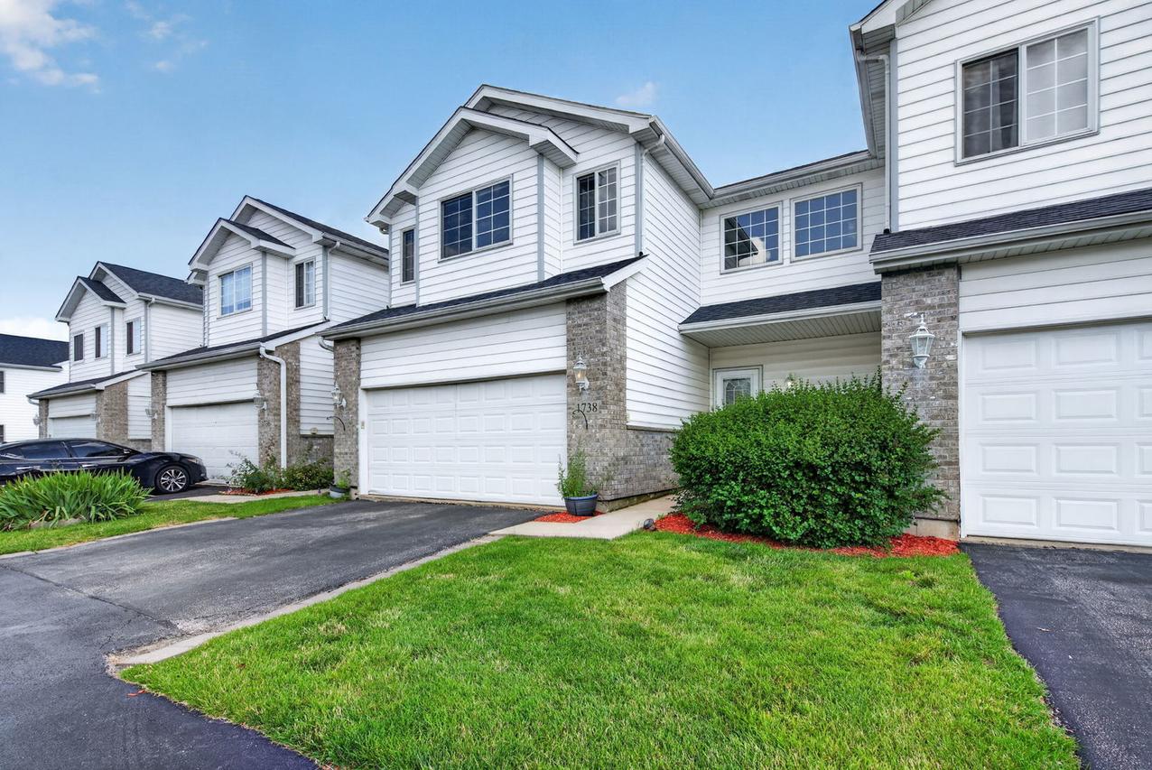 1738 Waters Edge Dr., Minooka, IL 60447