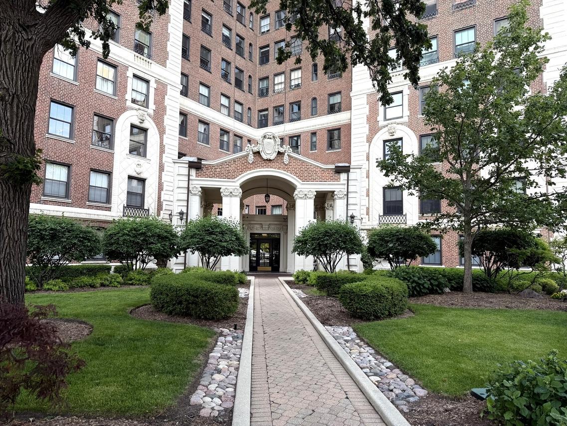 5555 S Everett Ave. #A10, Chicago, IL 60637
