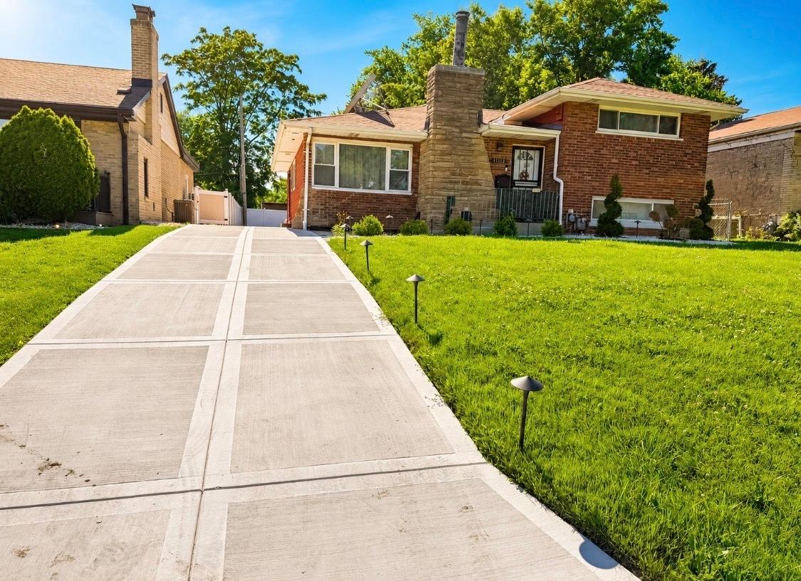 17112 Whittier Ave., Hazel Crest, IL 60429