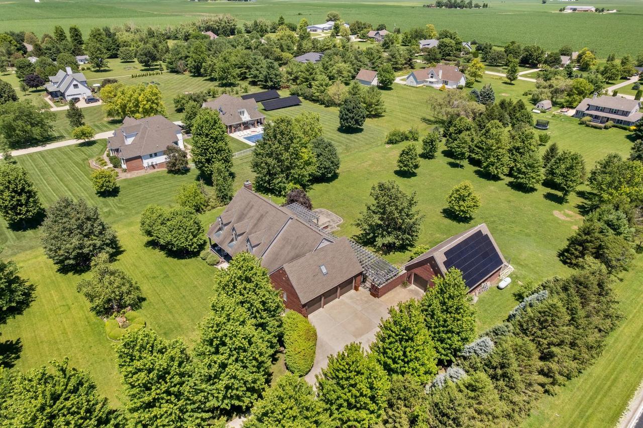 2102 Belmont Park Ln., Champaign, IL 61822