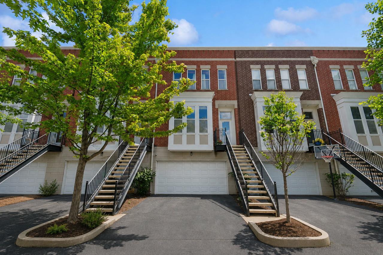 3951 N Washtenaw Ave., Chicago, IL 60618