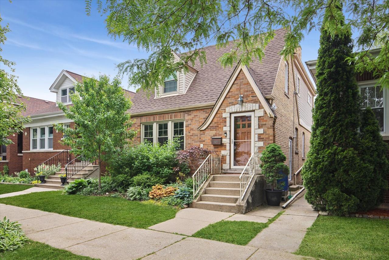 5321 W Pensacola Ave., Chicago, IL 60641