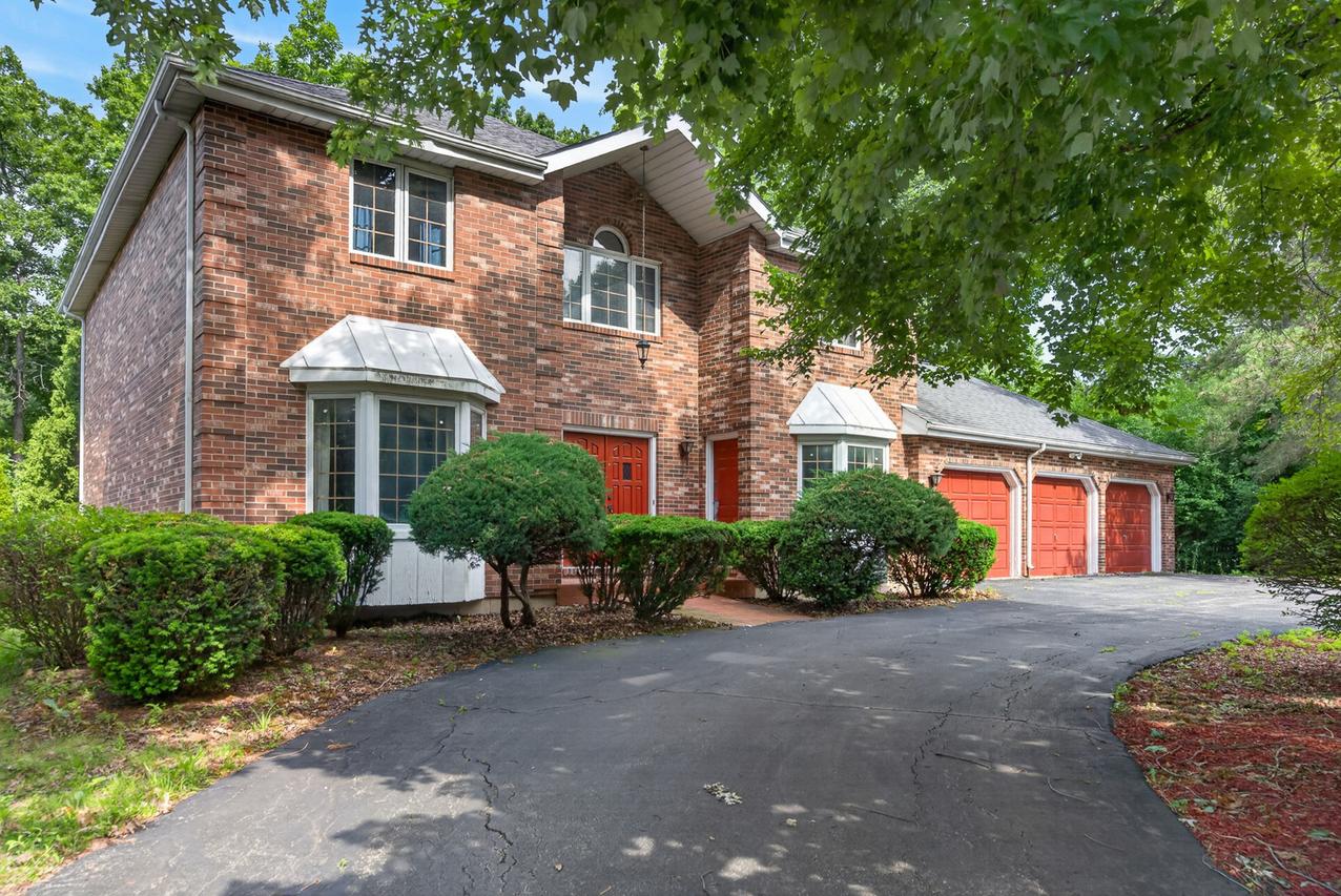 570 N Ellsworth Ave., Addison, IL 60101