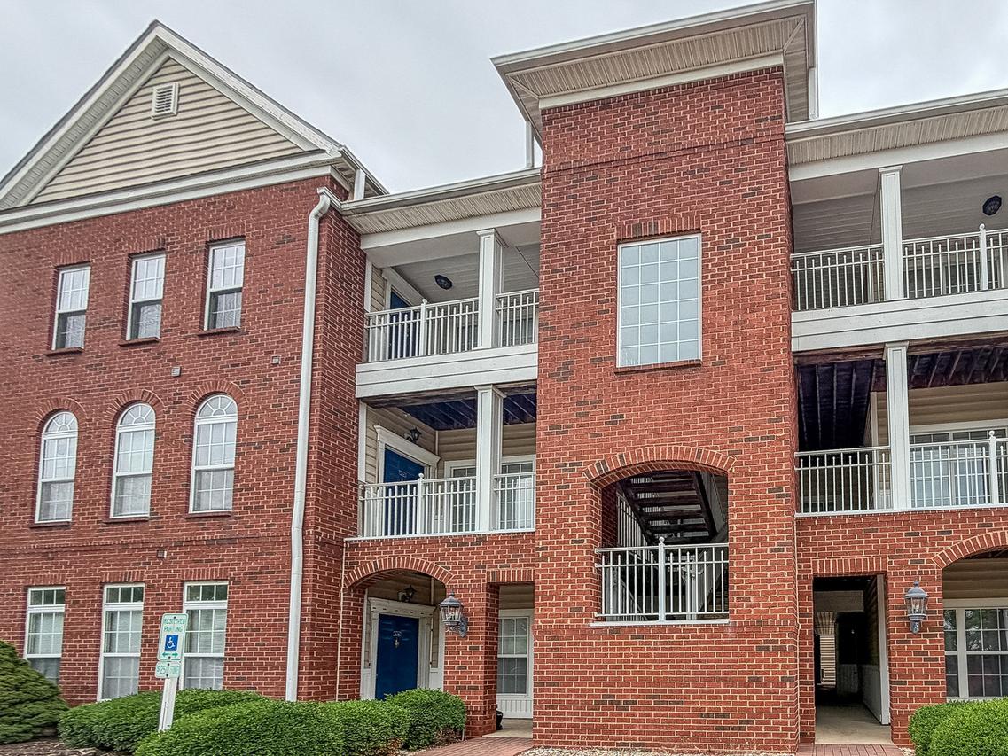 1903 N Lincoln Ave. #220, Urbana, IL 61801