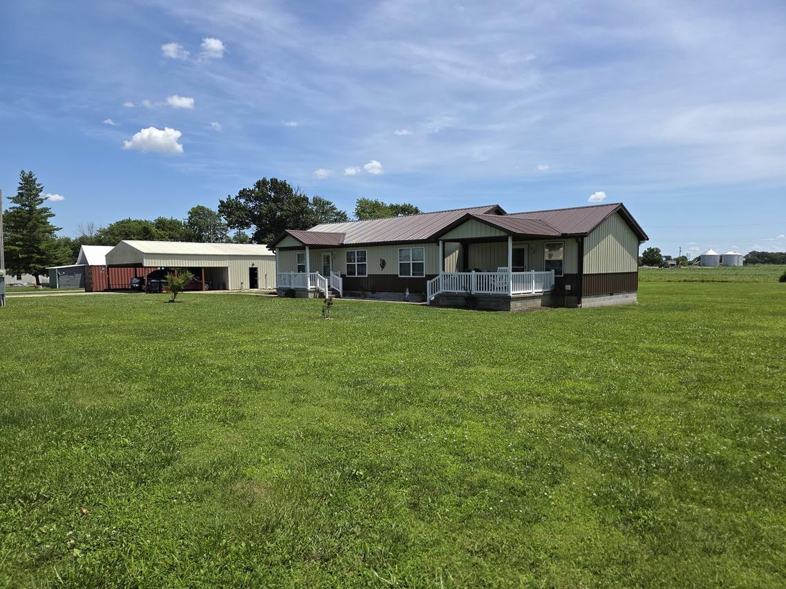 201 E 3rd St., Sailor Springs, IL 62824