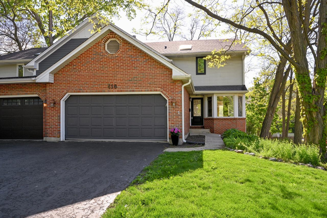 416 Lawrence Ave., Glen Ellyn, IL 60137