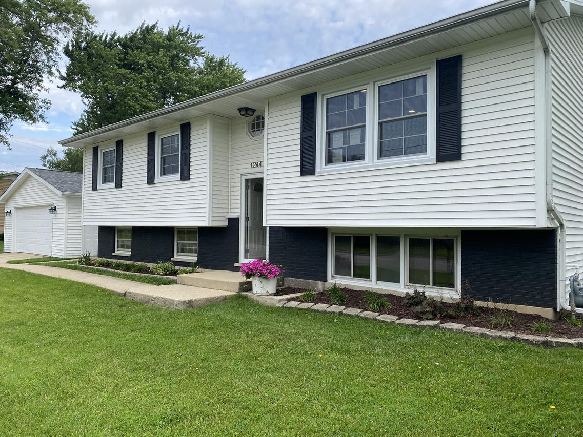 1244 Walnut Ave., Hanover Park, IL 60133