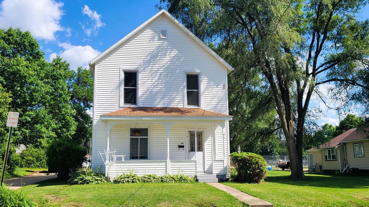 1826 W 1st St., Dixon, IL 61021