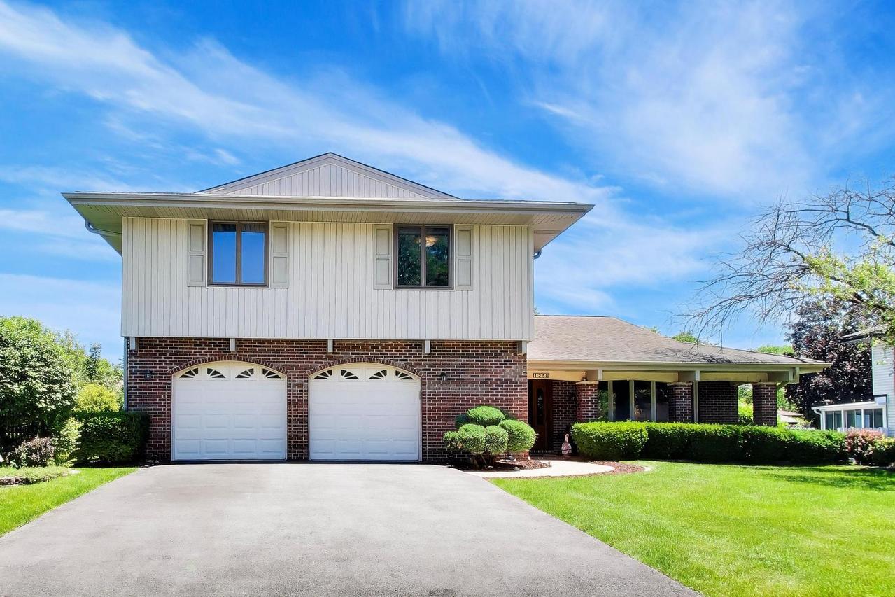 125 Lynnfield Ln., Schaumburg, IL 60193