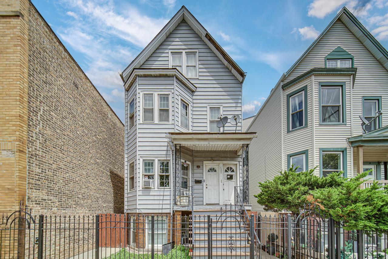 3854 W Diversey Ave., Chicago, IL 60647