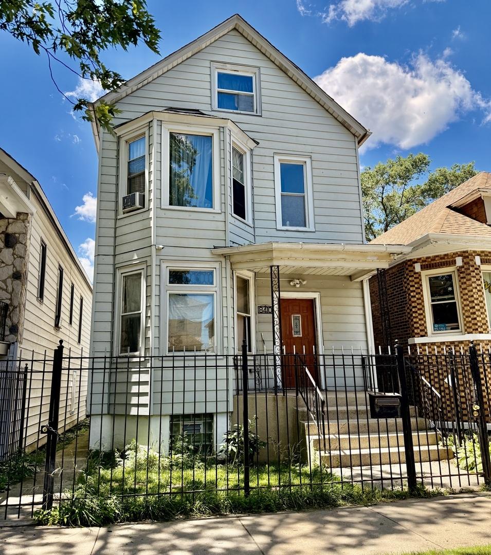 8410 S Burnham Ave., Chicago, IL 60617