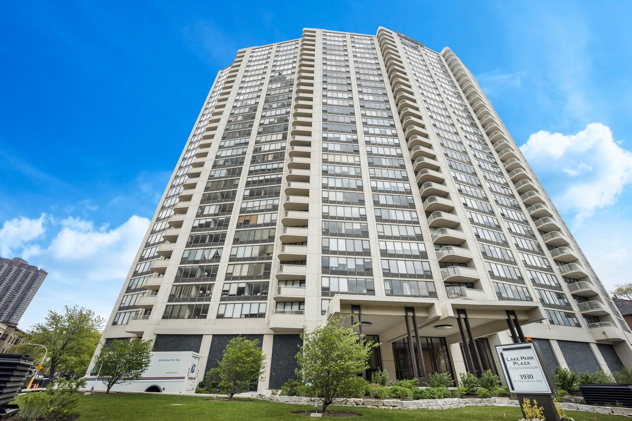 3930 N Pine Grove Ave. #1405, Chicago, IL 60613
