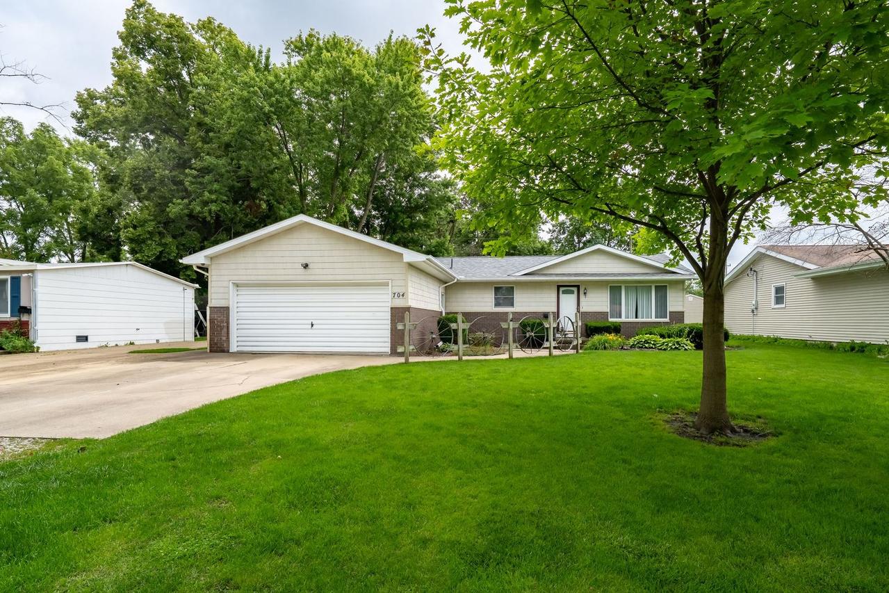 704 E North St., Pontiac, IL 61764