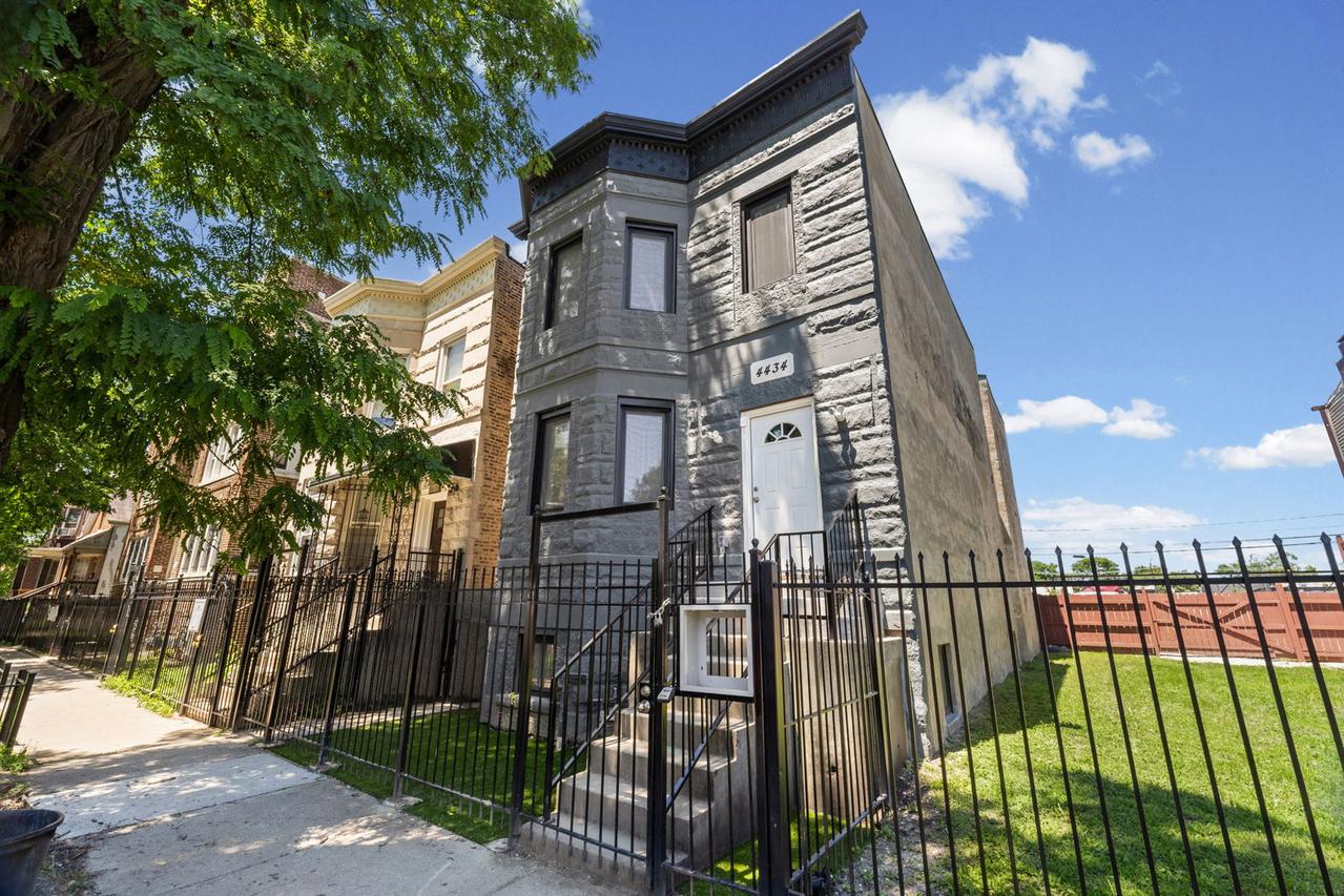 4434 W Monroe St., Chicago, IL 60624