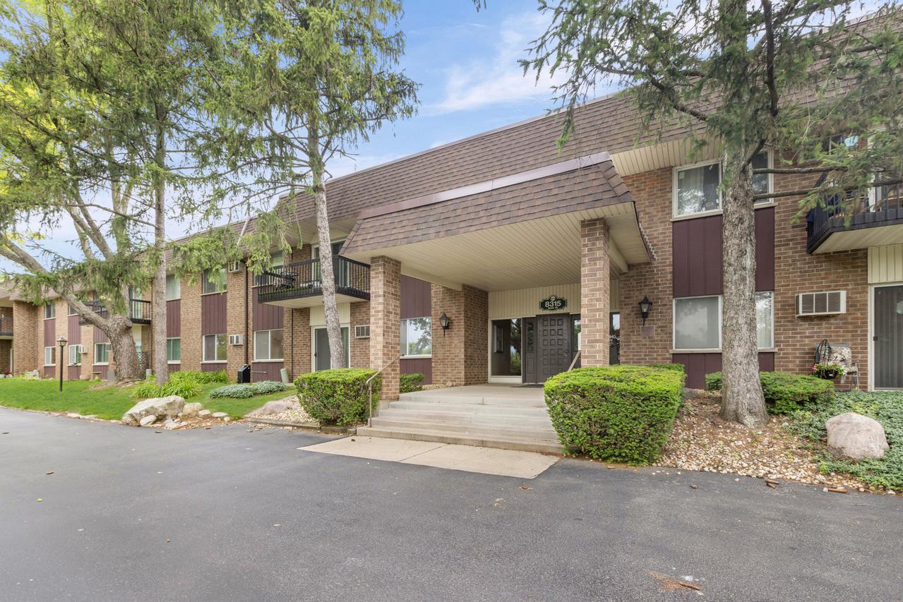 8315 Route 53 #B3, Woodridge, IL 60517