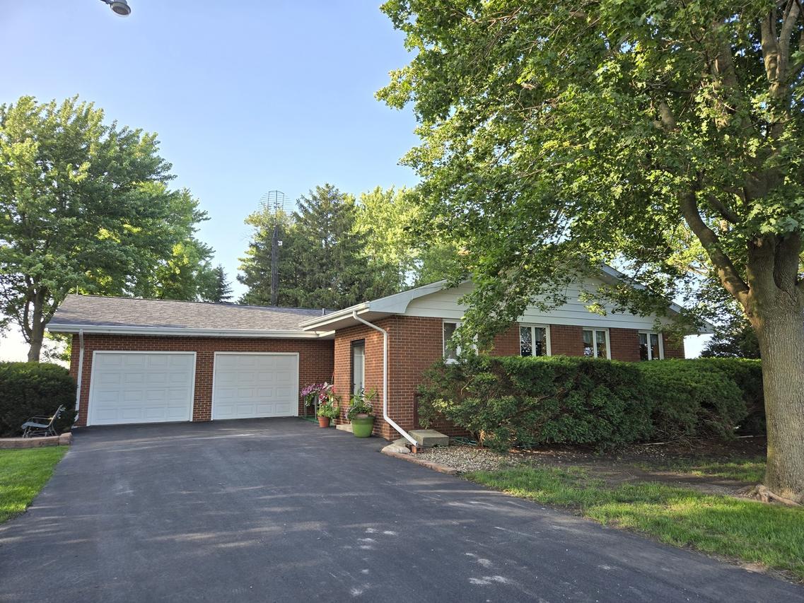 41294 E 100 North Rd., Bellflower, IL 62174