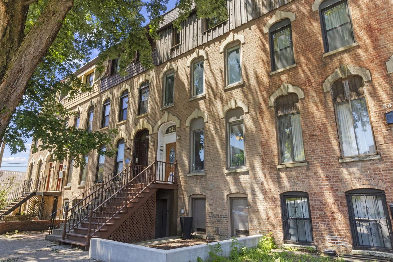 2422 N Seminary Ave., Chicago, IL 60614