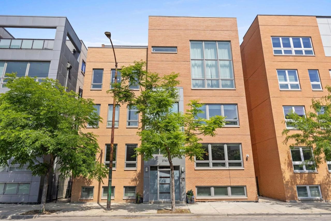 2743 N Ashland Ave. #1N, Chicago, IL 60614