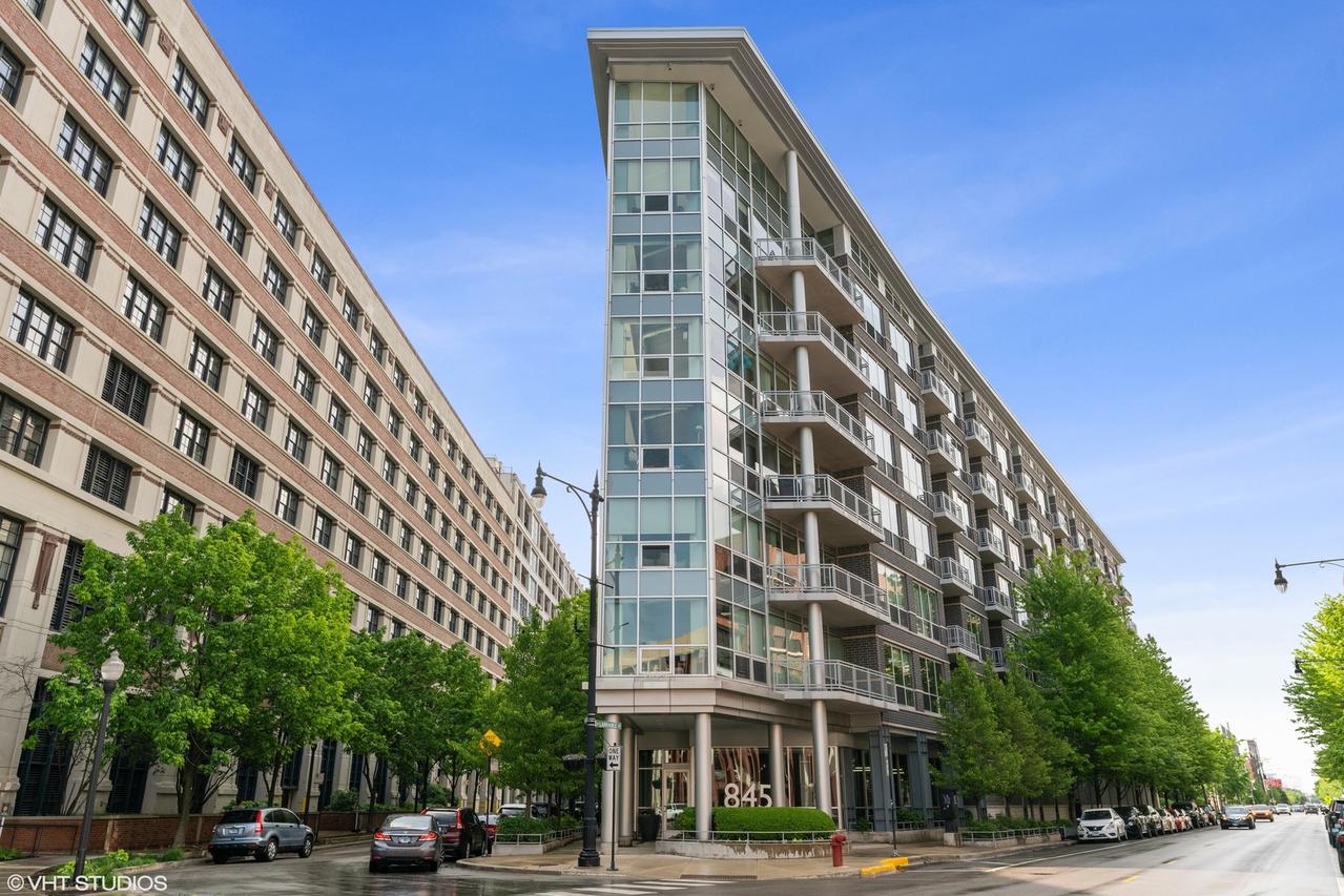845 N Kingsbury St. #315, Chicago, IL 60610
