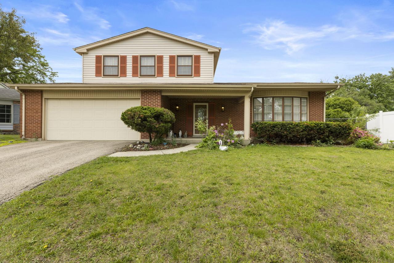 762 Oakwood Dr., Westmont, IL 60559