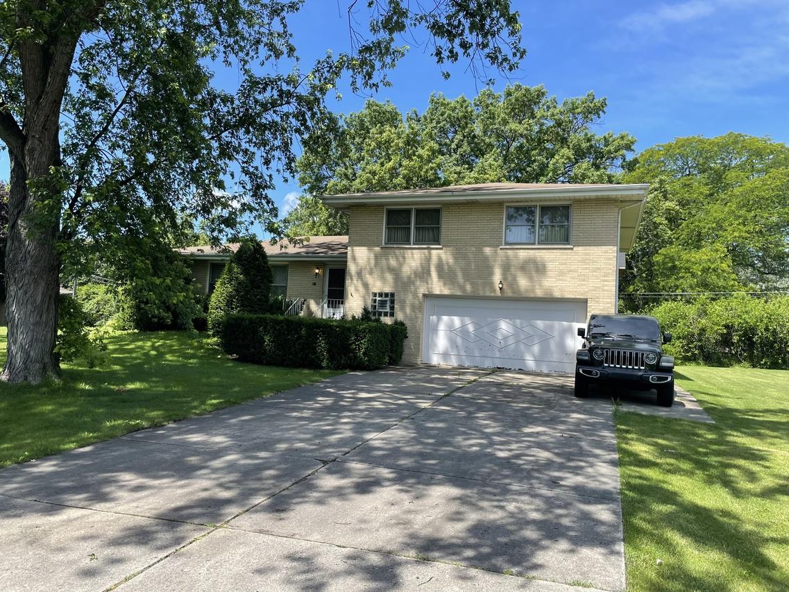 10 E Leon Ln., Prospect Heights, IL 60070